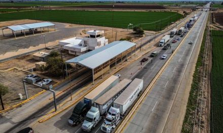 Realizaron transportistas cierre parcial de carretera San Luis – Mexicali