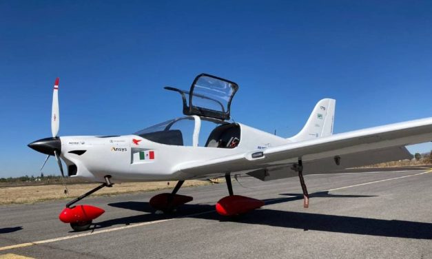 Comenzó avión 100% mexicano su vuelo a la historia