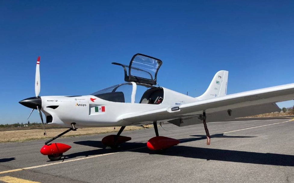 Comenzó avión 100% mexicano su vuelo a la historia