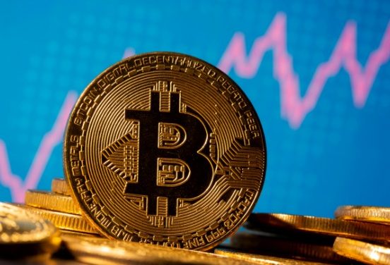 Registró criptomoneda nuevo récord y superó los 72 mil dólares
