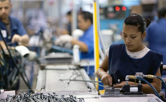 Debe legislarse sobre la contratación de mujeres en México