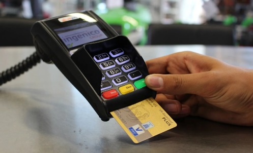 Podría sancionarse hasta por 2 mdp por cobro de comisión por uso de tarjeta