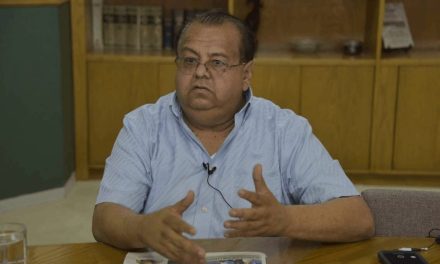 Financiar programas sociales con deuda es insostenible