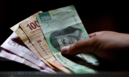 Se redujo número de mexicanos que pagan en efectivo