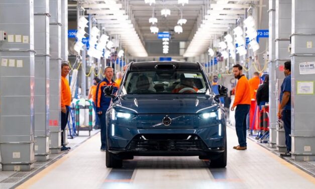 Inició Volvo Cars producción del SUV completamente eléctrico Volvo EX90
