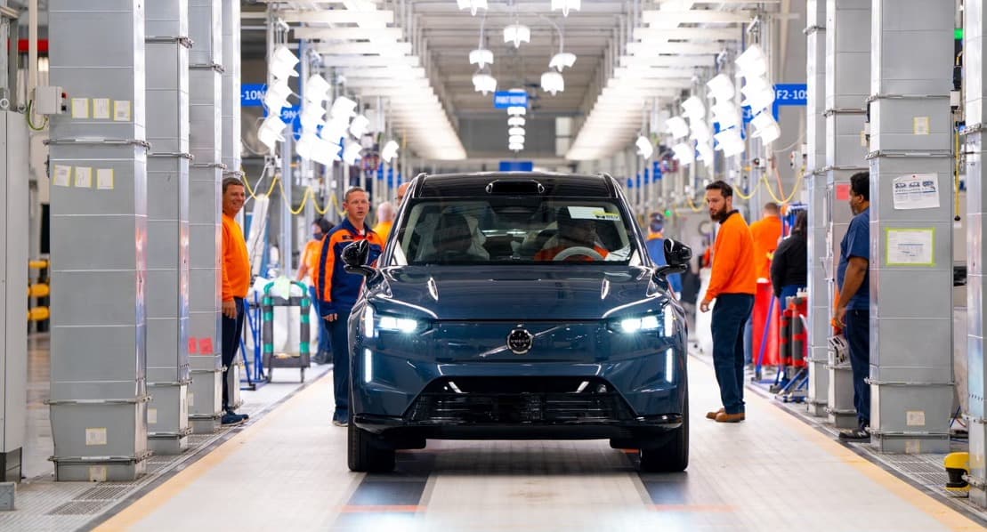 Inició Volvo Cars producción del SUV completamente eléctrico Volvo EX90