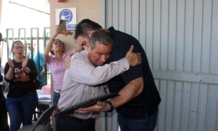 Reconoció C.D. Electrónica a Martín Rafael Dávalos por 40 años de lealtad