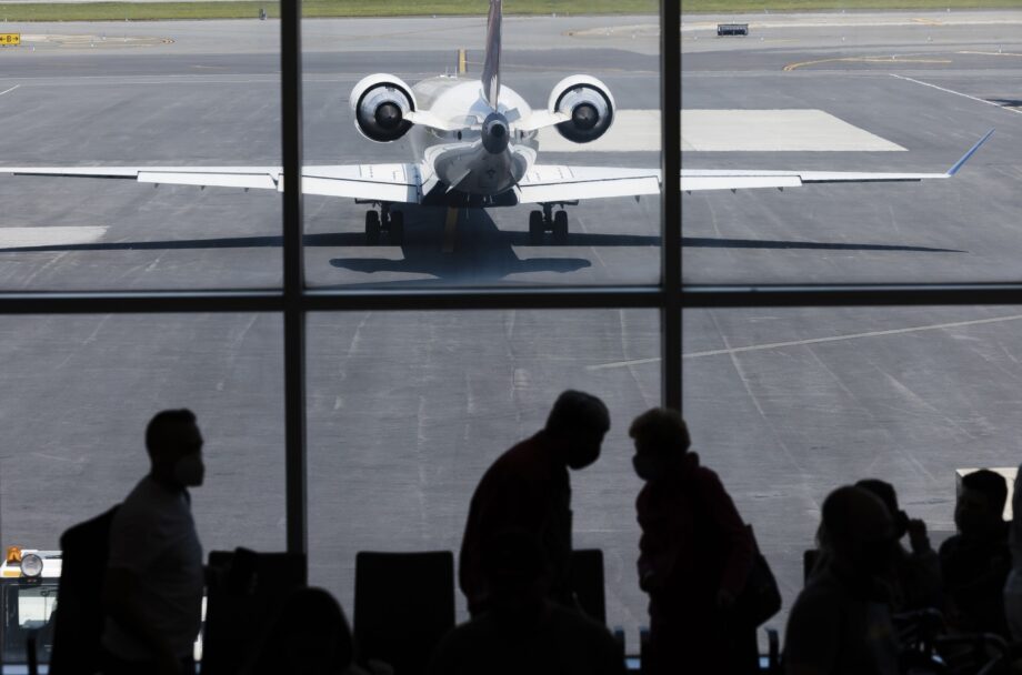 Bajó 1.4% tráfico de pasajeros en aerolíneas mexicanas en primeros cinco meses