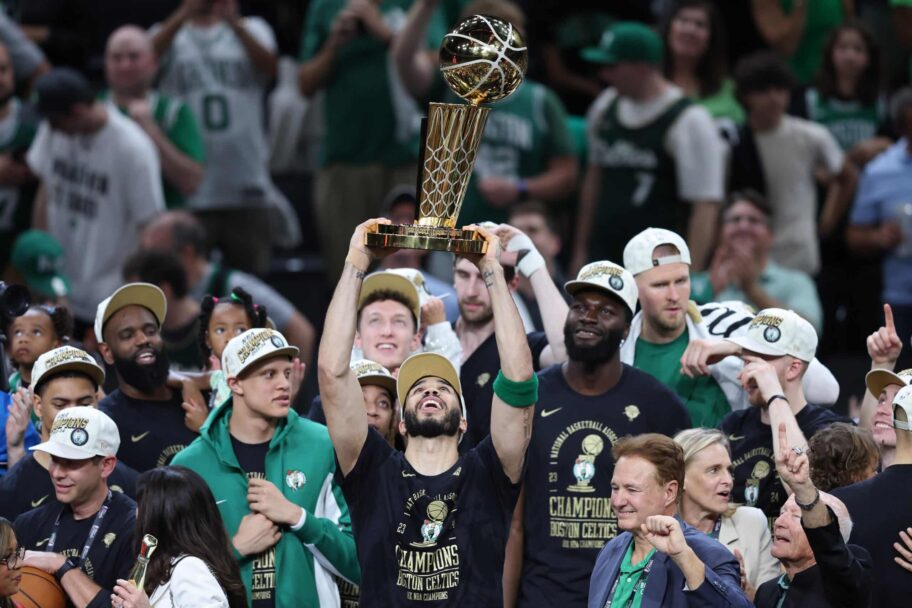 Ponen a la venta a los Celtics de Boston dos semanas después de coronarse