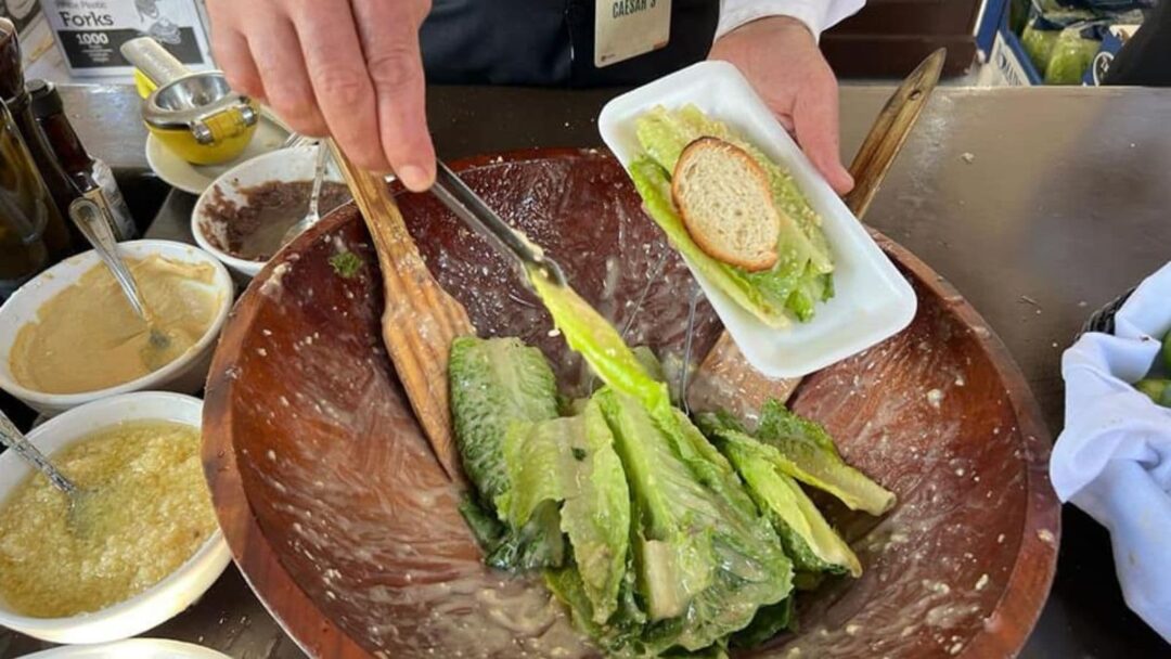 Iniciará esta semana la celebración del centenario de la Ensalada Caesar’s