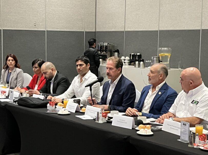 Compartió Roberto Lyle experiencias como empresario líder