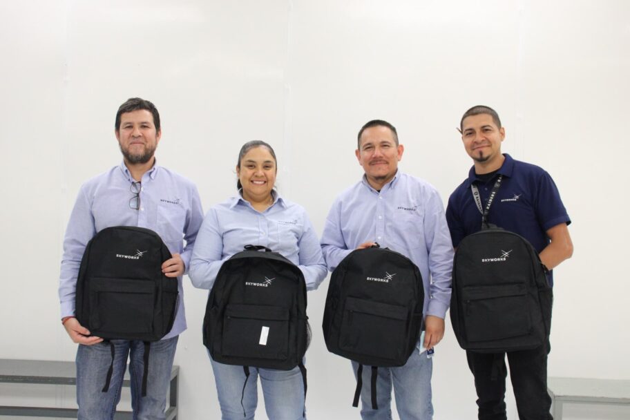 Apoya Skyworks a sus colaboradores con útiles escolares para sus hijos