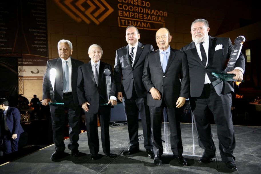 Reconocen a líderes de la región con el “Galardón al Mérito Empresarial”