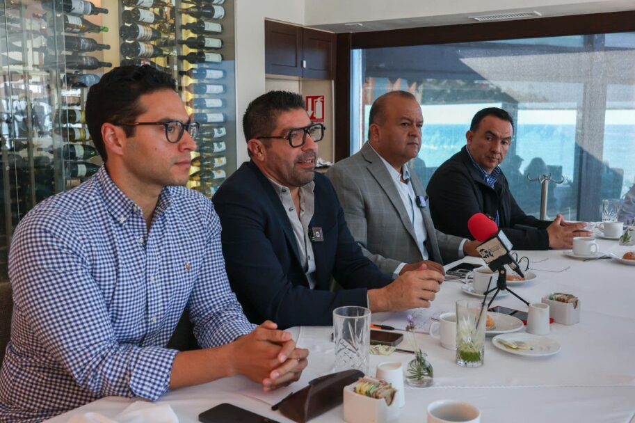 Acordaron CCEE y Armando Ayala trabajo conjunto por Ensenada