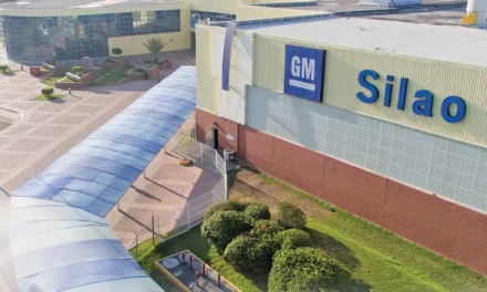 Considera GM trasladar parte de su producción de México a EU por aranceles