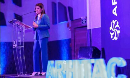Tomó protesta Arhitac a su nueva mesa directiva
