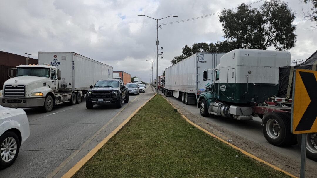 Afectan a transportistas cambios en el Sistema Aduanal
