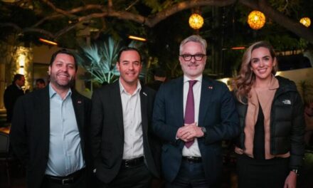 Recibió DEITAC a delegación de empresarios suizos para promover la industria
