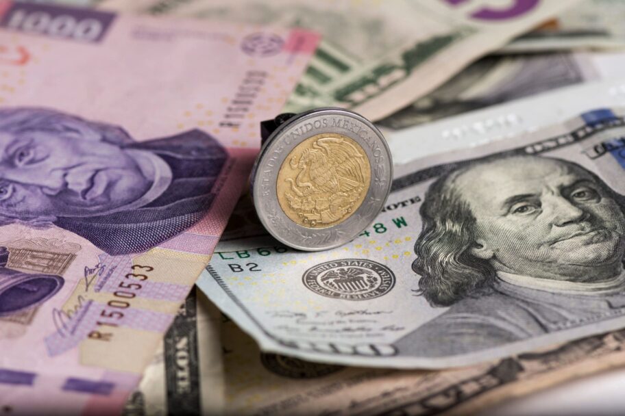 Avanza peso mexicano tras nuevas cifras económicas en EEUU