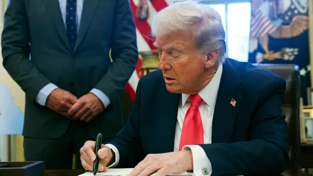 Costará 1.5 bdd golpe arancelario de Trump a México, Canadá, China y UE