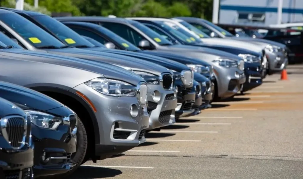 Impondrá Trump aranceles a autos con partes de México y Canadá