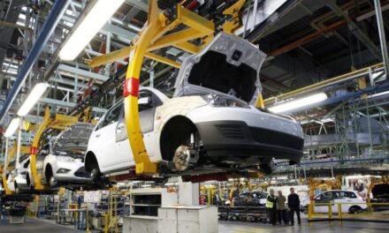 Pausó Trump aranceles a automóviles de México y Canadá por un mes
