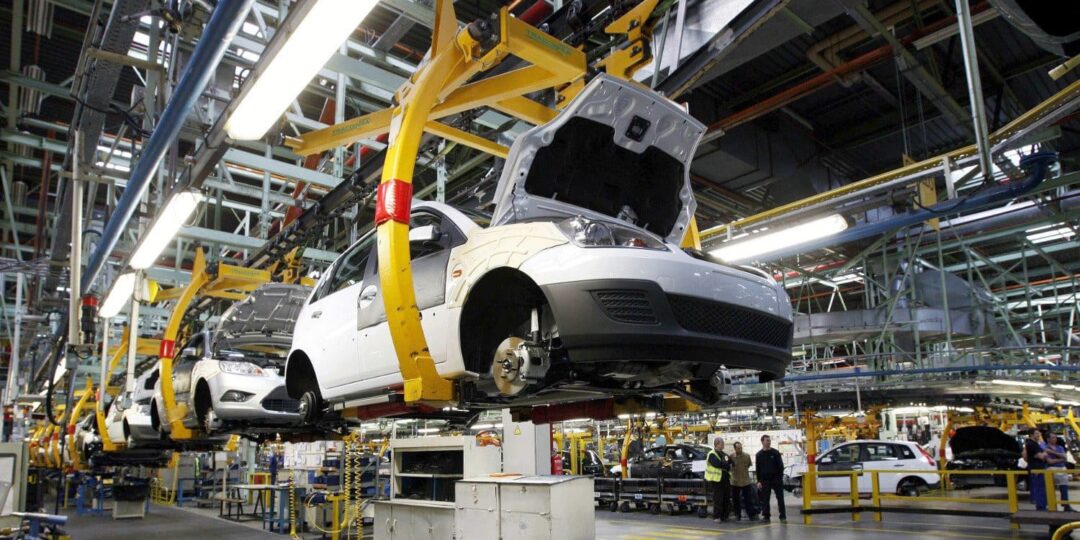 Pausó Trump aranceles a automóviles de México y Canadá por un mes