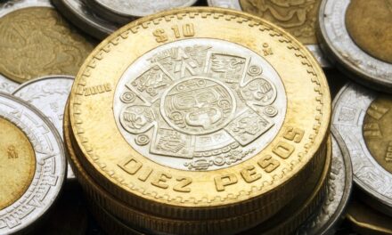 Se aprecia peso por tercera sesión tras anuncio arancelario de Trump
