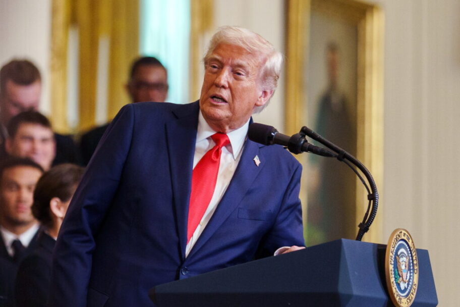 Planea Trump presionar a países socios para limitar comercio con China