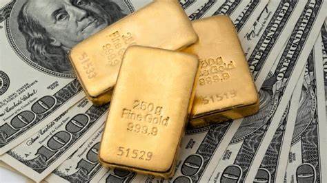 Alcanza Oro precio récord y dólar cae ante temores por aranceles de EU