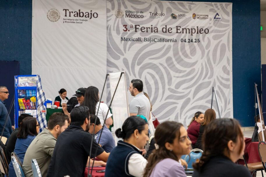 Realizan con éxito 3ra Feria del empleo en Canaco Mexicali
