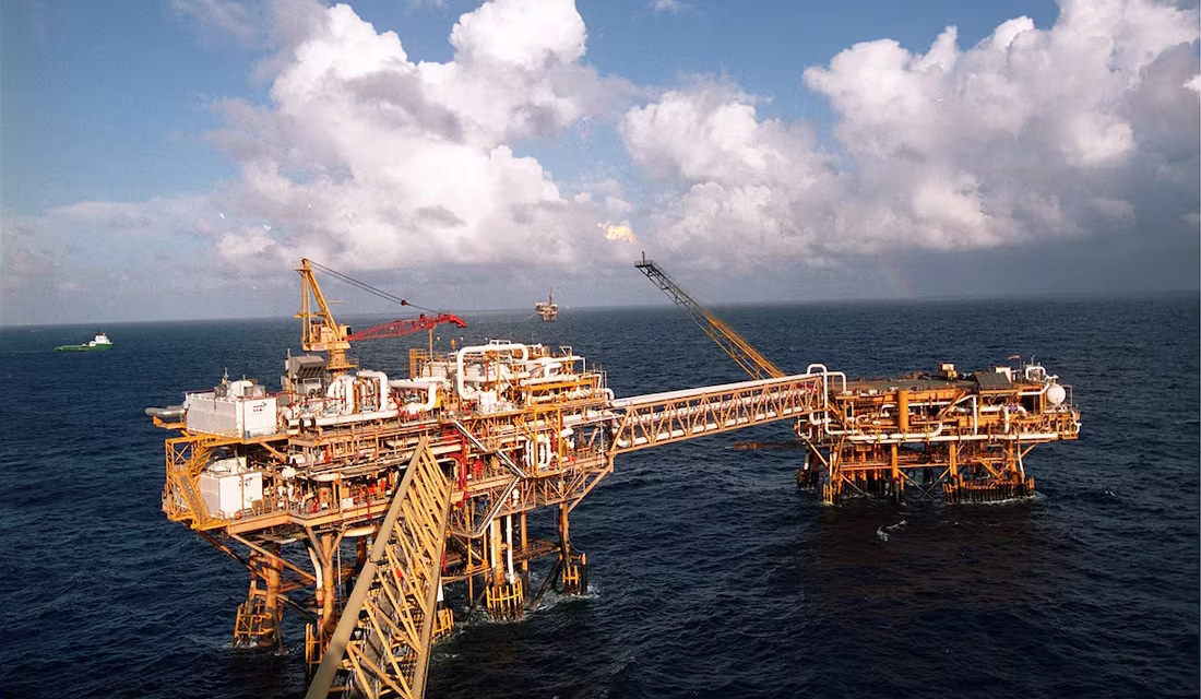 Dificultará guerra arancelaria cumplir estimados de SHCP sobre precio del petróleo