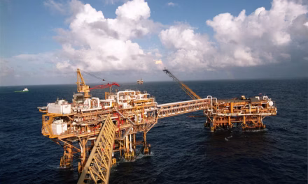 Dificultará guerra arancelaria cumplir estimados de SHCP sobre precio del petróleo