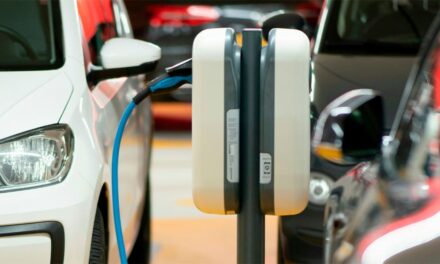 Promete transformar la industria primera automotriz eléctrica mexicana