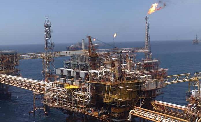 Desploma petróleo 8% por contraataque de China a los aranceles