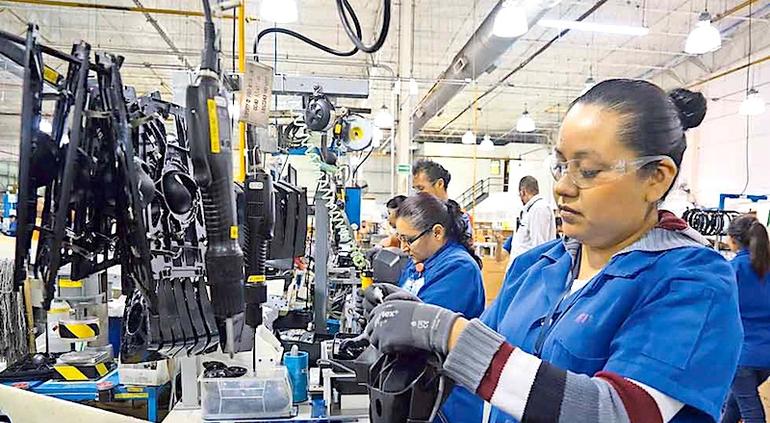 Insisten empresarios en que la reducción de jornada laboral sea escalonada