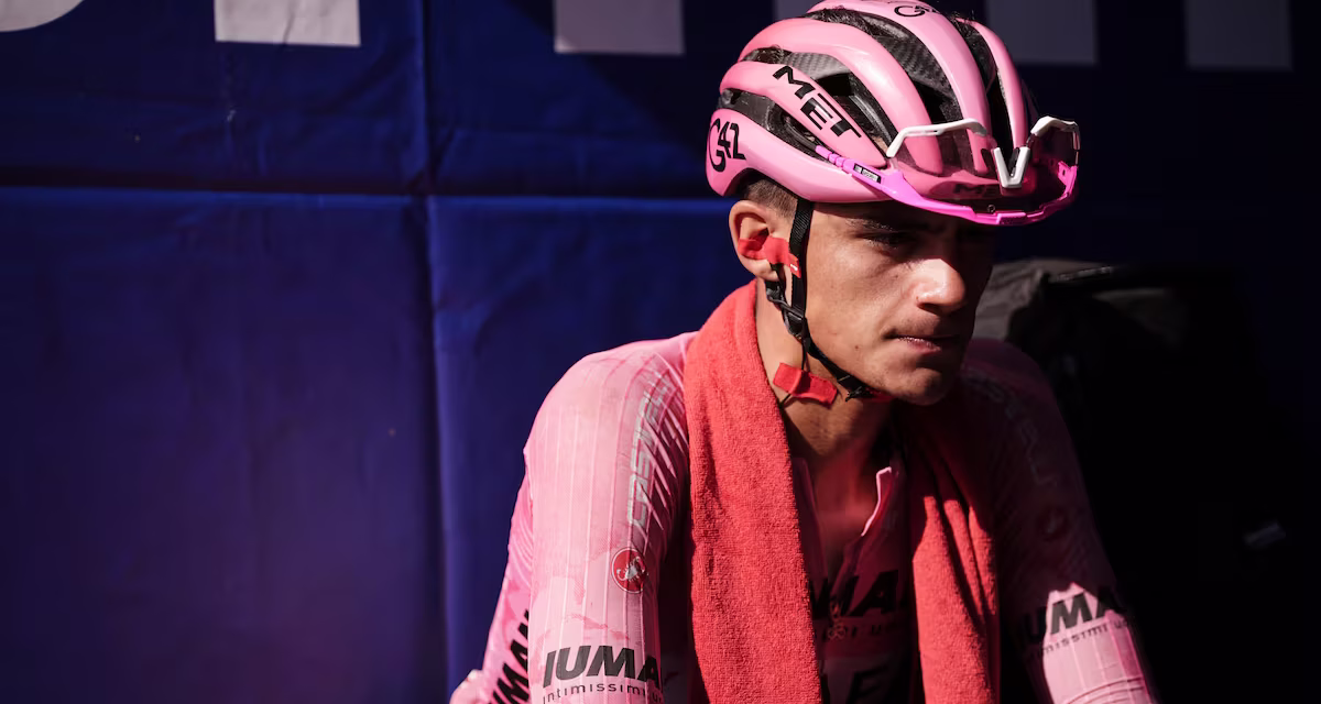 Mantiene Isaac del Toro liderato en Giro de Italia