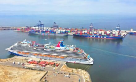 Logran primer arribo simultáneo de dos portacontenedores en Ensenada