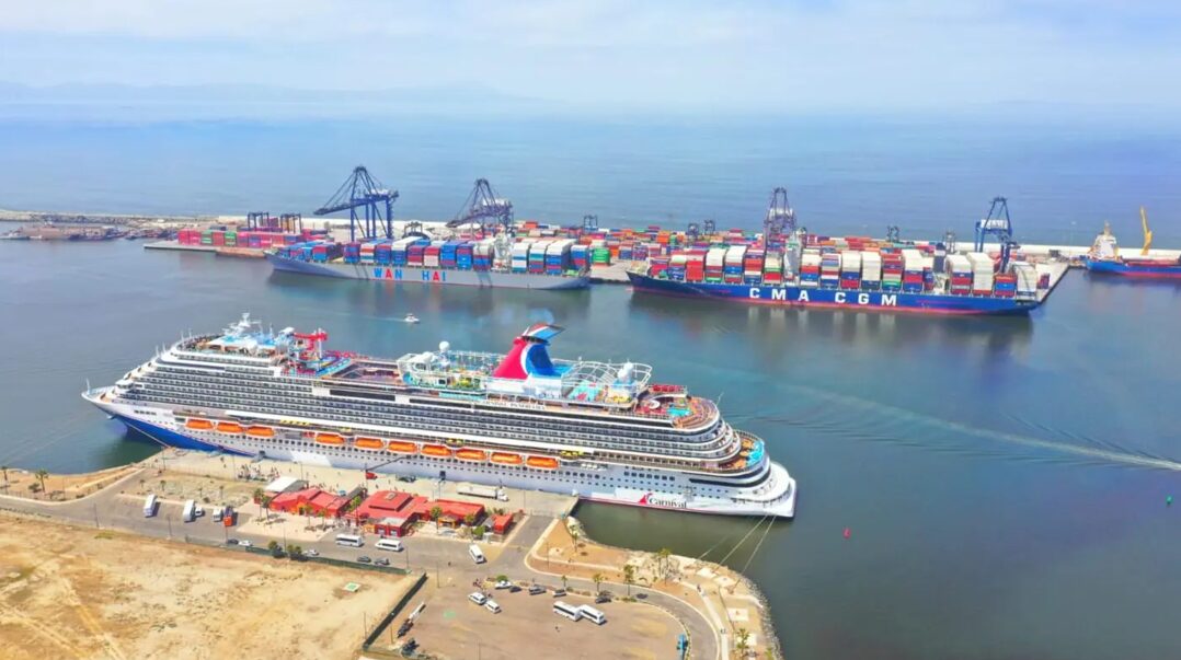Logran primer arribo simultáneo de dos portacontenedores en Ensenada