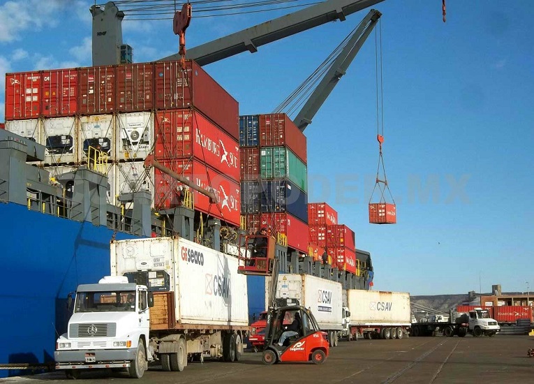 Caen exportaciones de México afectadas por los envíos automotrices a EU