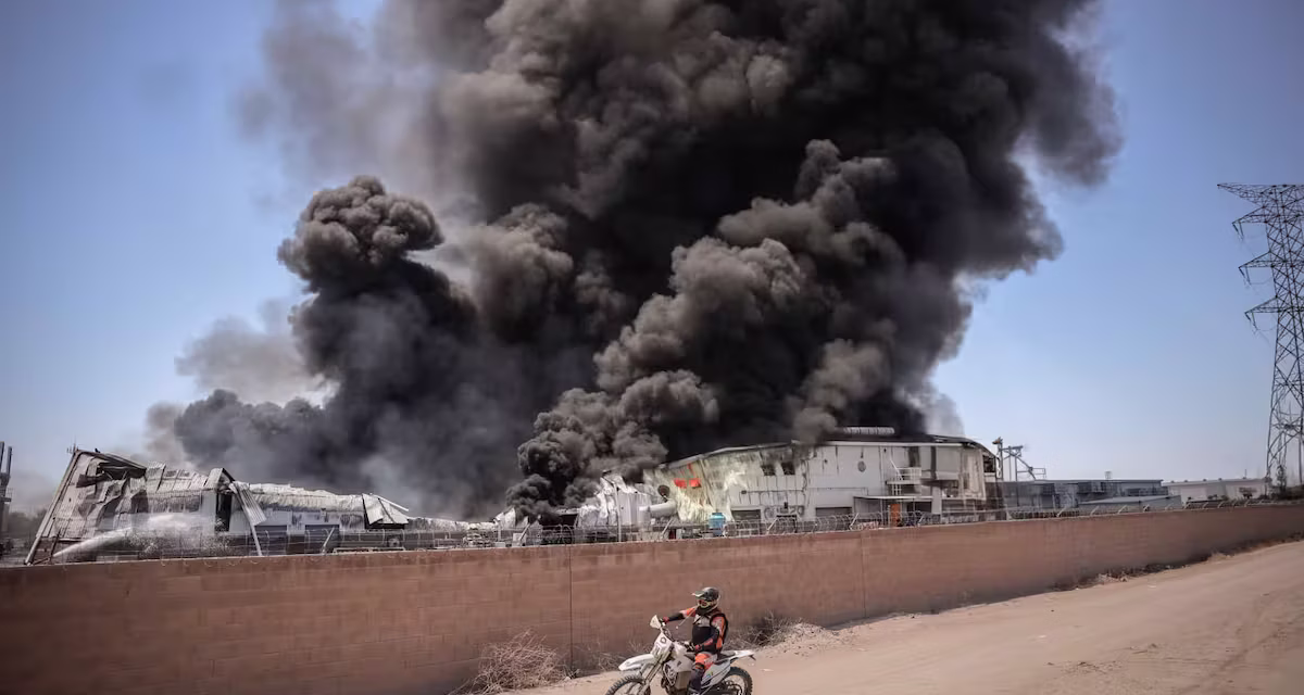 Consumió incendio la Fábrica Plastic Mexicali