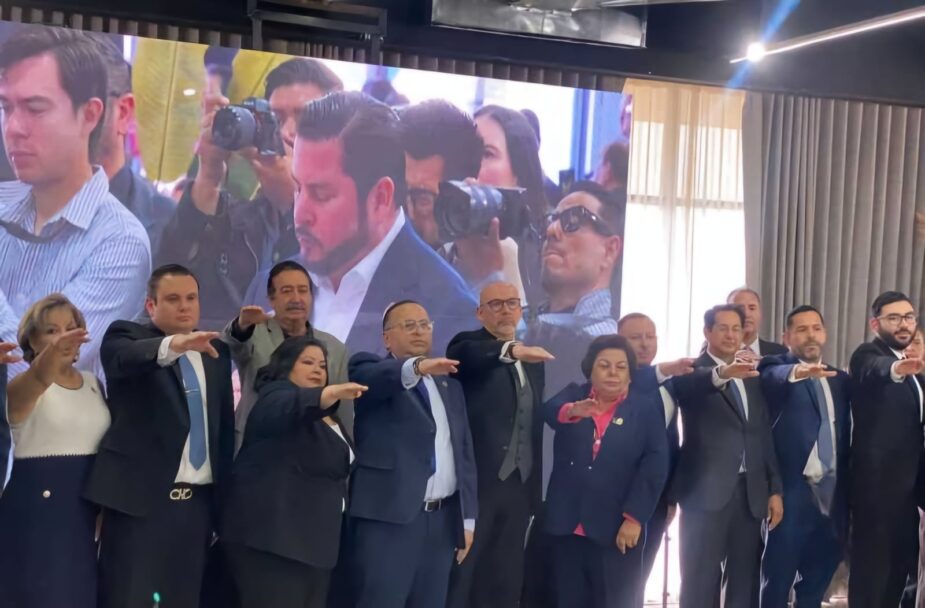Renueva mesa directiva Canaco Tijuana