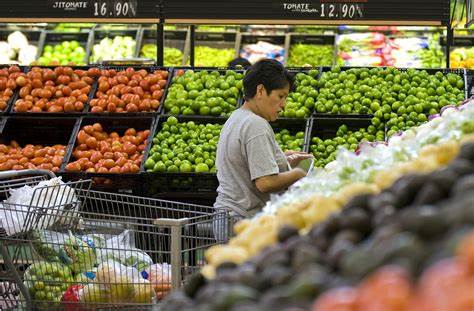 Acelera inflación en México a 3.93% en abril, arriba de lo esperado