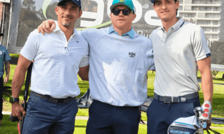 Participó Canelo en torneo de golf Fundación Mi Chante