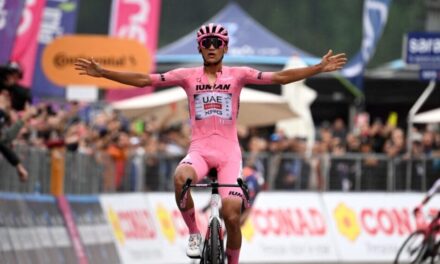 Mantiene Isaac del Toro la ‘Maglia Rosa’ en el Giro de Italia