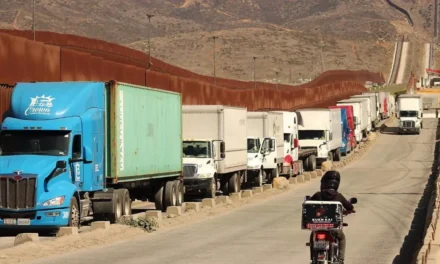 Afinan preparativos para trasladar filas de trailers a Otay 2
