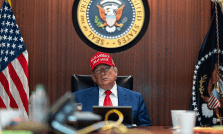 Presiona Trump por petróleo barato tras ataque a Irán