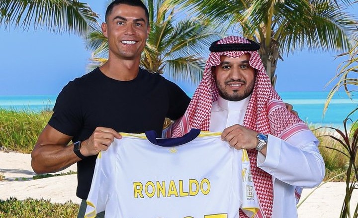 Firmó Cristiano Ronaldo el contrato más caro y polémico en la historia del fútbol