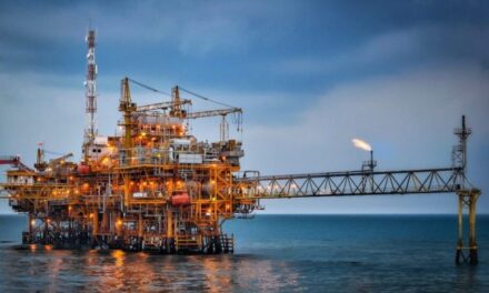 Sube petróleo y las bolsas se repliegan tras ataque de EU