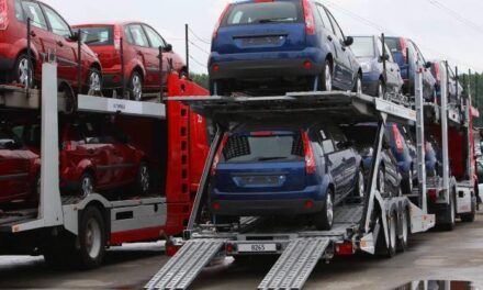 Amenaza Trump con aranceles más altos para automóviles
